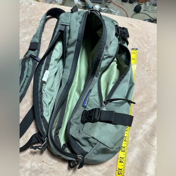 Vintage Patagonia Stealth Hip Pack – USA Made, Durable & Spacious 3 pockets - Picture 3 of 7
